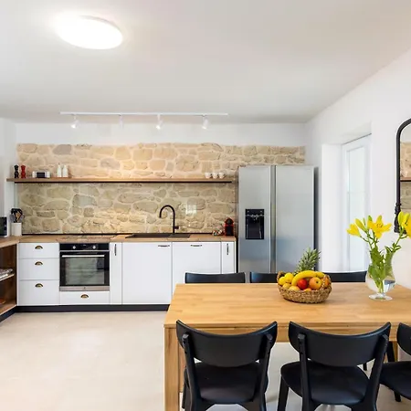 Gorgeous In With Kitchen Feriehus
