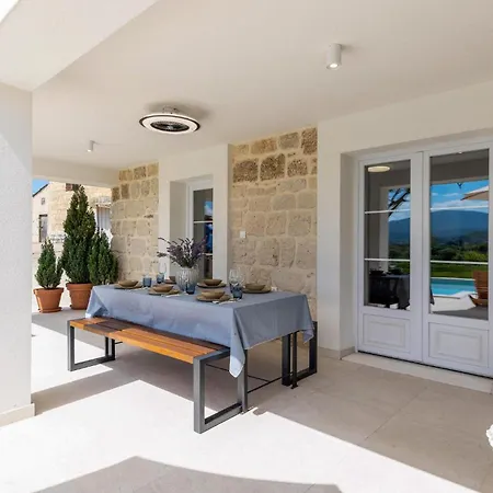 Gorgeous In With Kitchen Feriehus